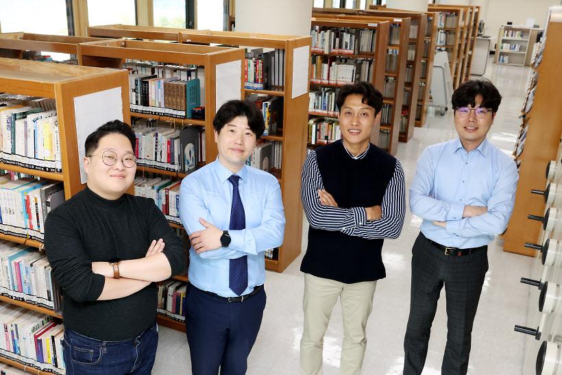 청년 이음연구회 단체사진. 왼쪽부터 김대영의원, 문세종의원, 석정규의원, 정종혁의원이 서있습니다.