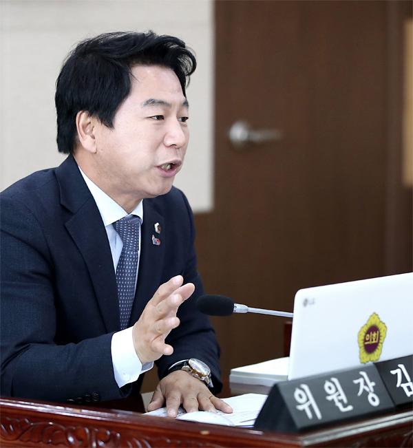 김종인 위원장 사진