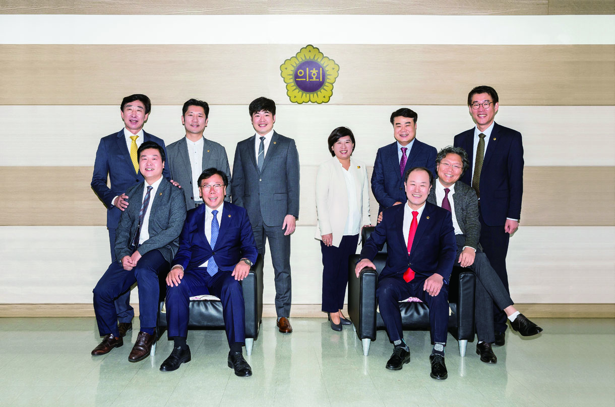 의회운영위원회 의원들 사진