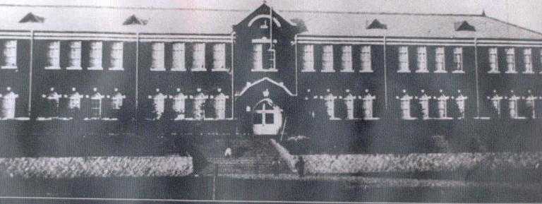 1924년 준공당시의 창영공립보통학교 본관모습
