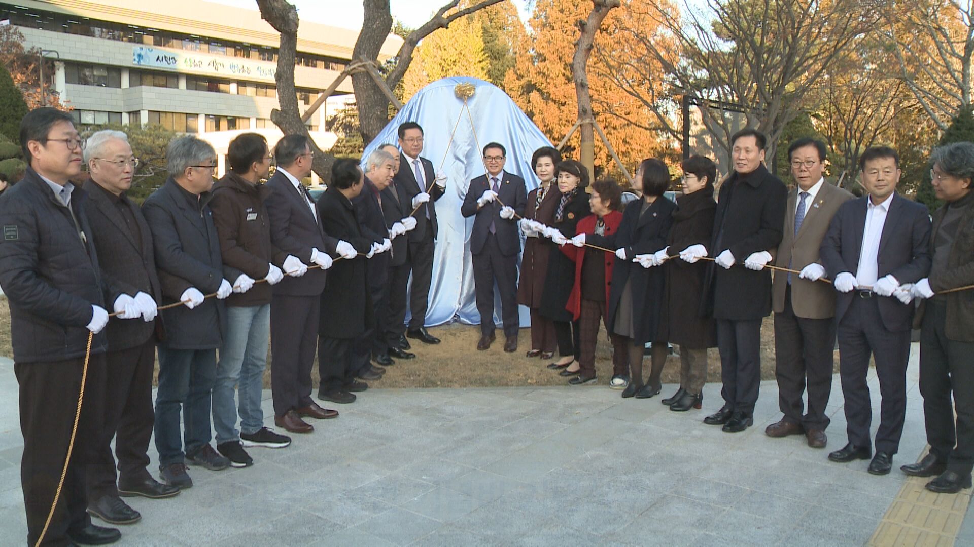 시민주권선언 기념비 기념식수·제막식 사진