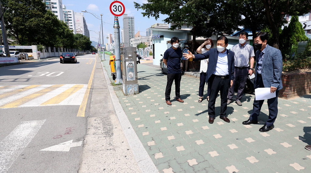 인천시의회, 지역 내 안전한 황단보도 보행에 앞장 이미지 4