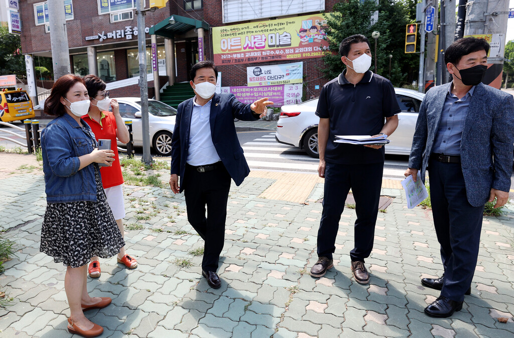 인천시의회, 지역 내 안전한 황단보도 보행에 앞장 이미지 3