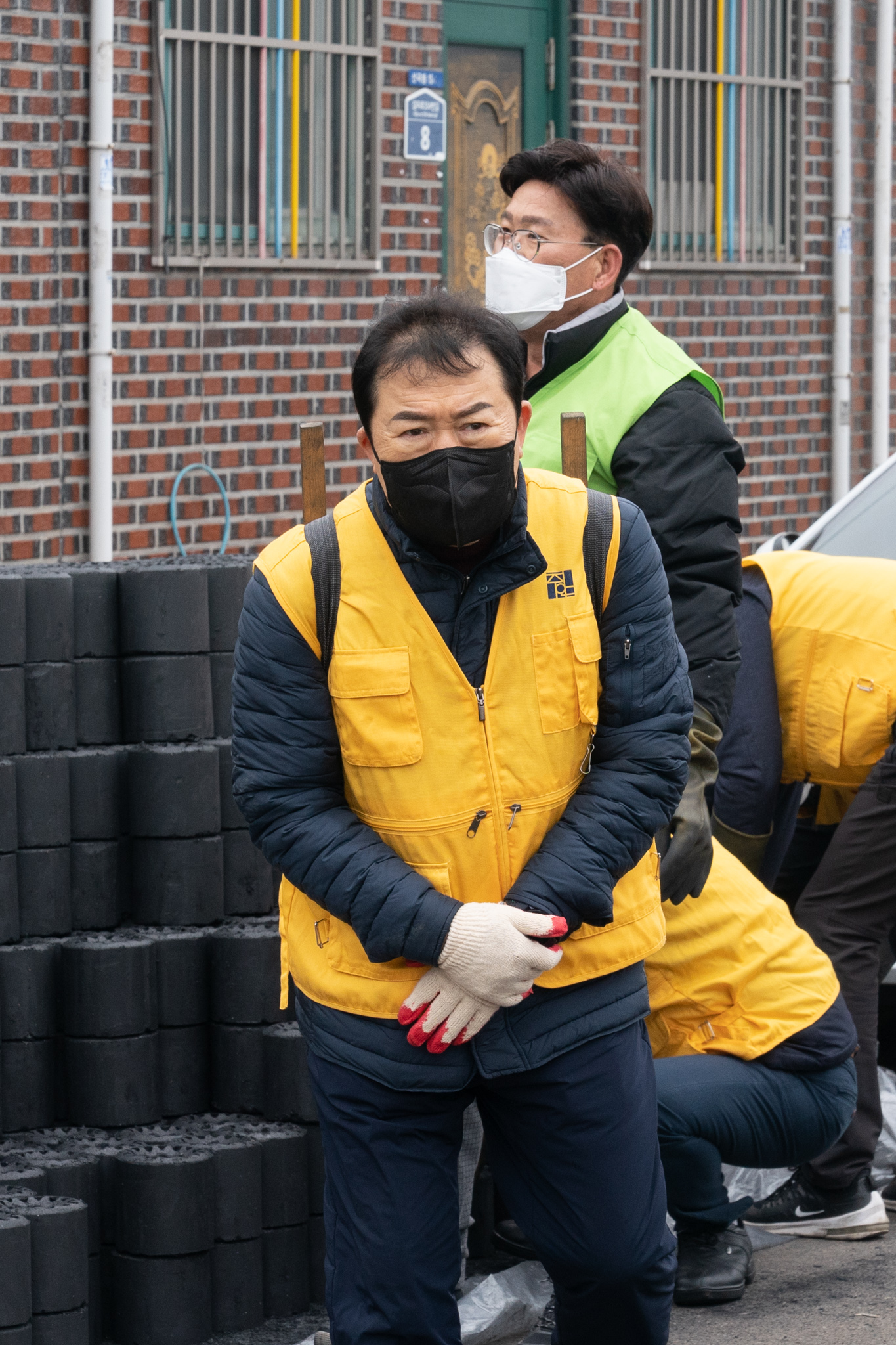 신은호 의장, 연탄봉사활동 참여 이미지 3