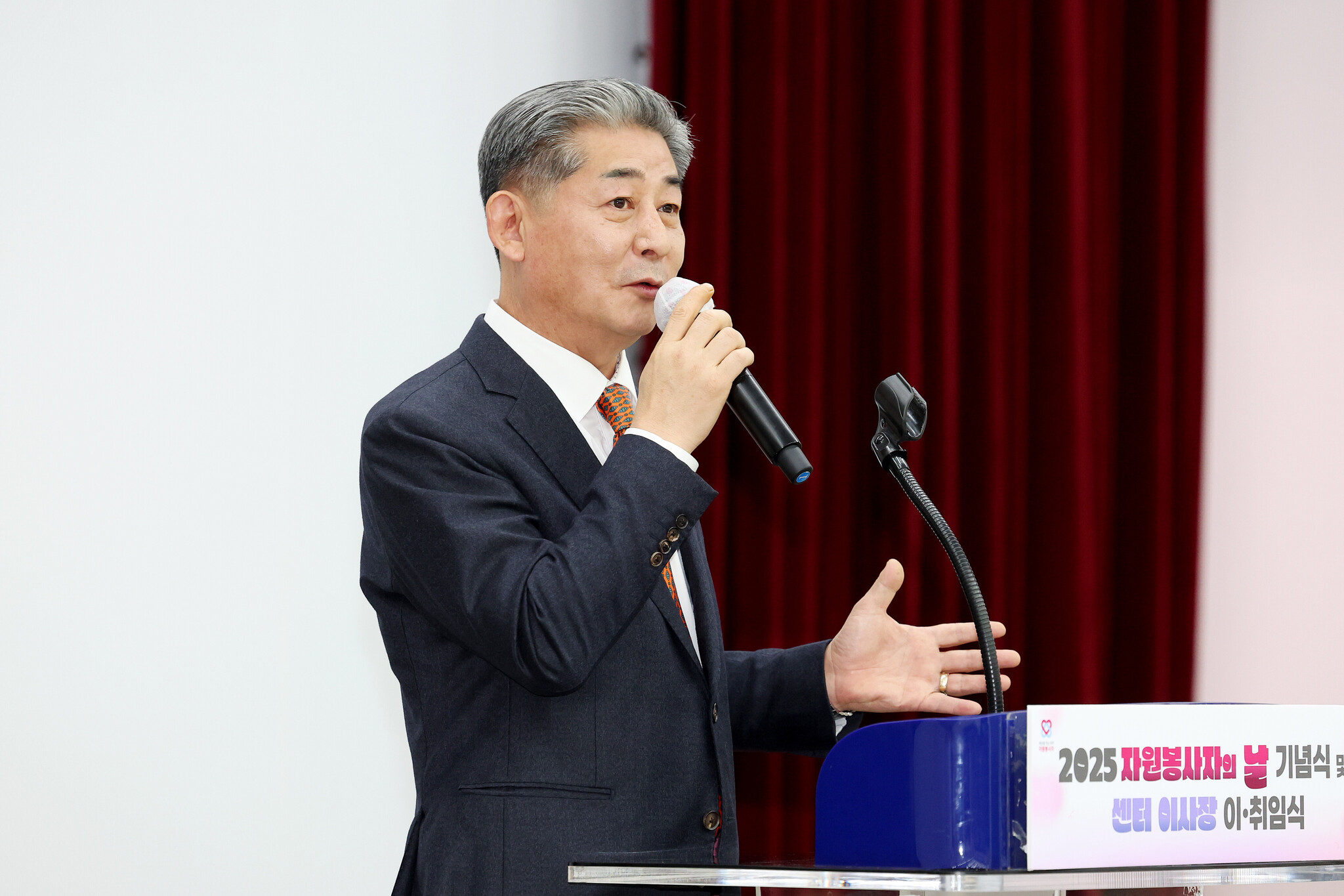 인천시의회 정해권 의장, 자원봉사자의 날 기념식서 봉사자들 격려 이미지 3