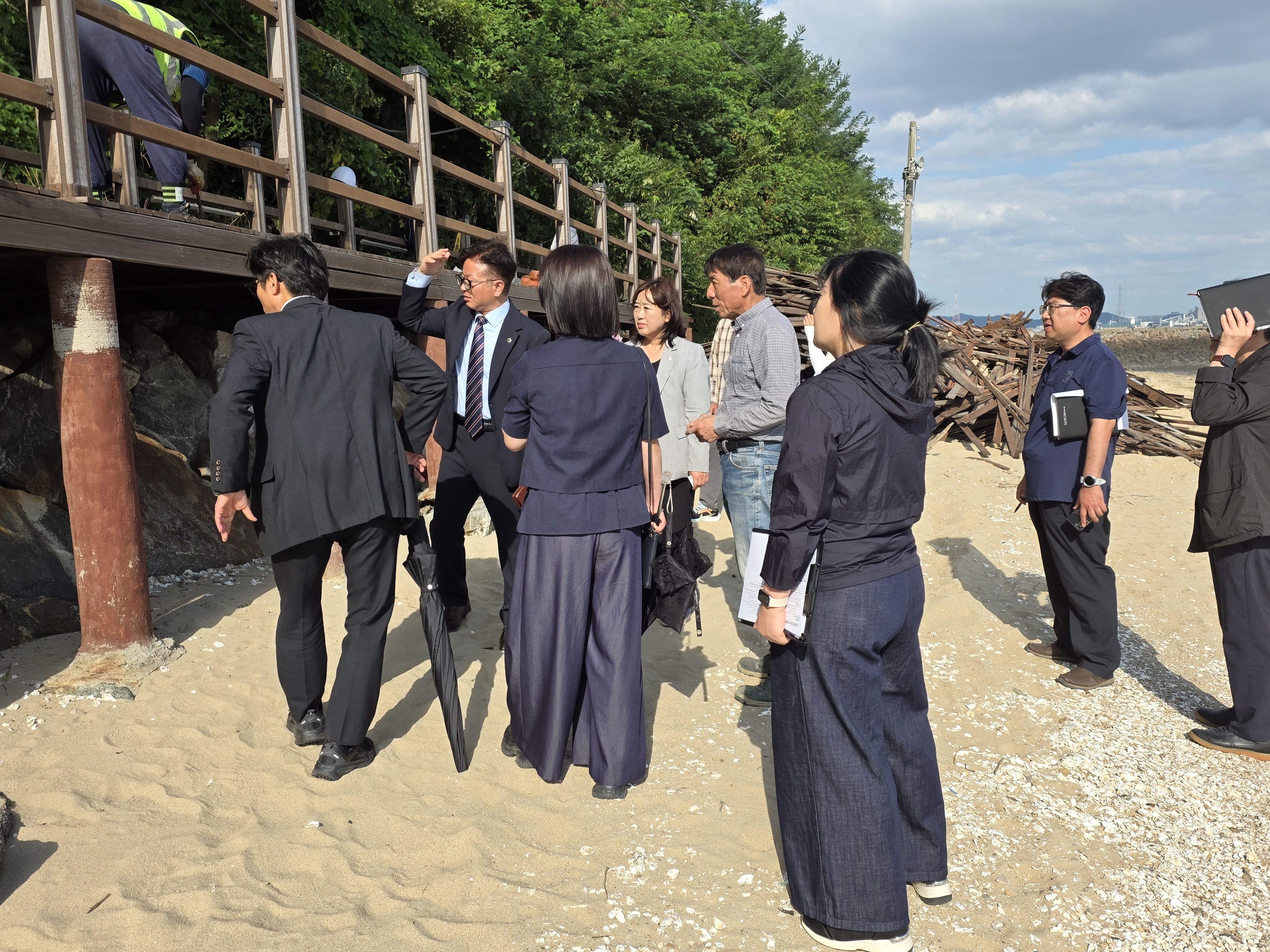 인천시의회 김광훈 산경위 부위원장, 해안 친수시설 현장점 이미지 2