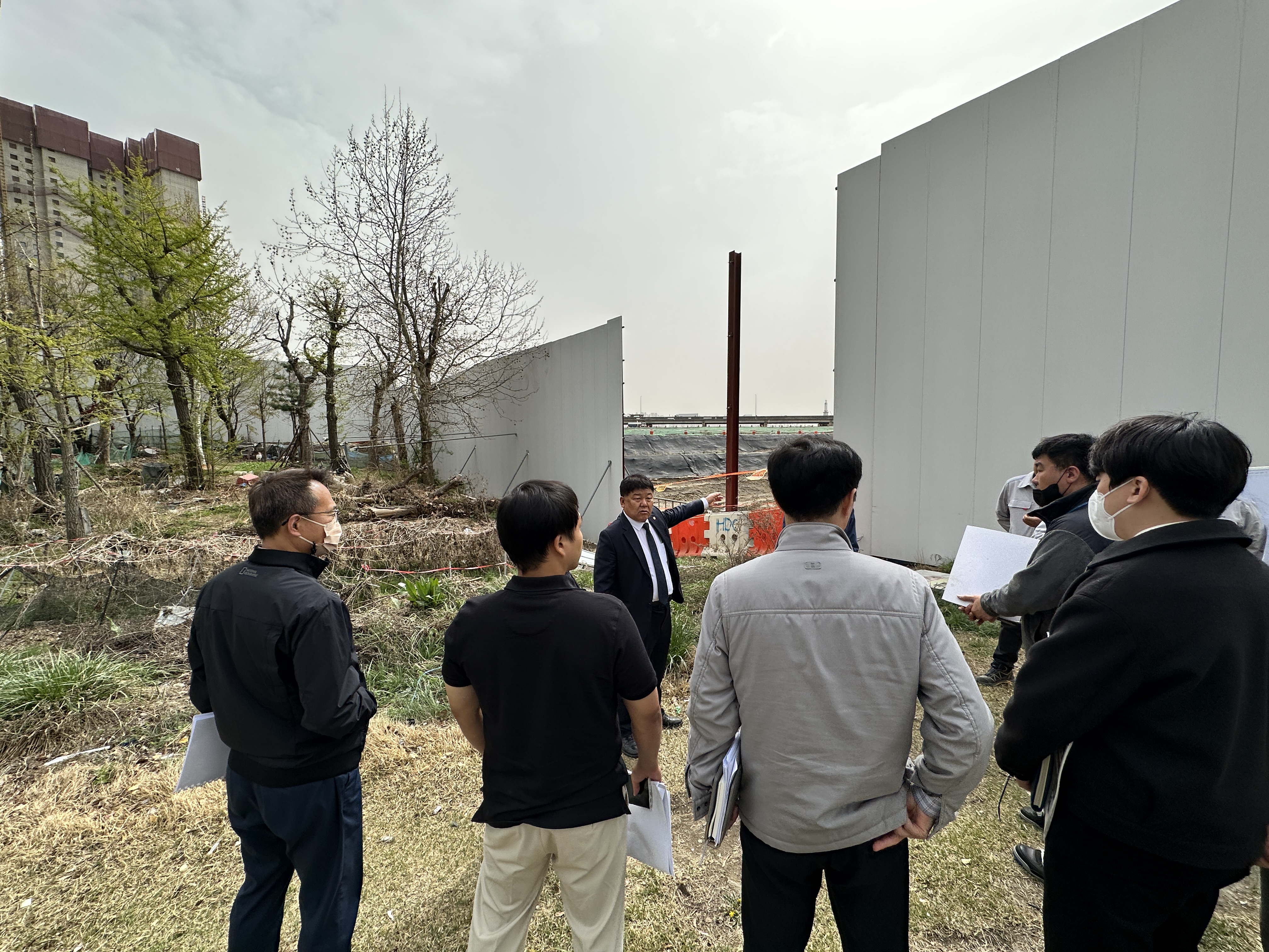 인천시의회 생태하천연구회, 미추홀구 도시공원 조성부지 현장점검 이미지 3