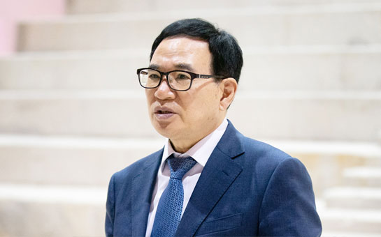 OBS 본사 인천 이전에 의지를 밝히는 이용범 의원