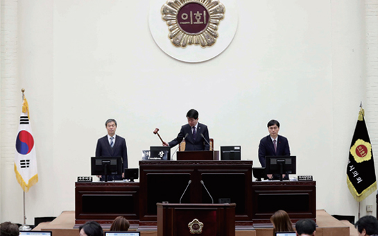 의회 회의 사진1