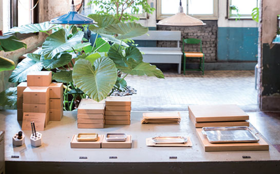 Brown Hands 내부 사진