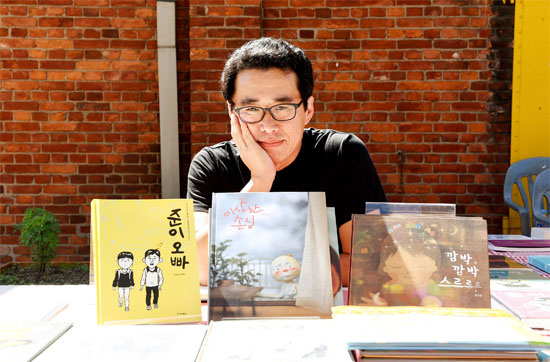 딸기책방 대표 사진1