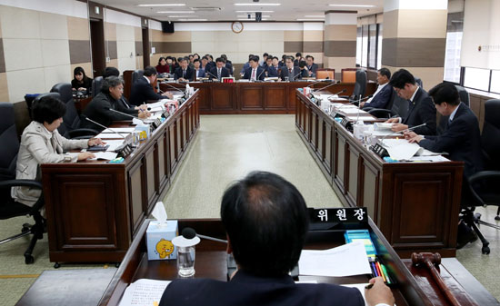 의회운영위원회 사진