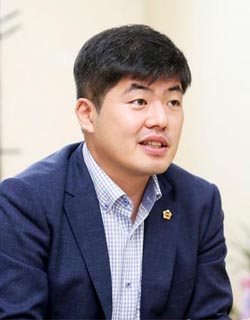 유세움 위원 사진