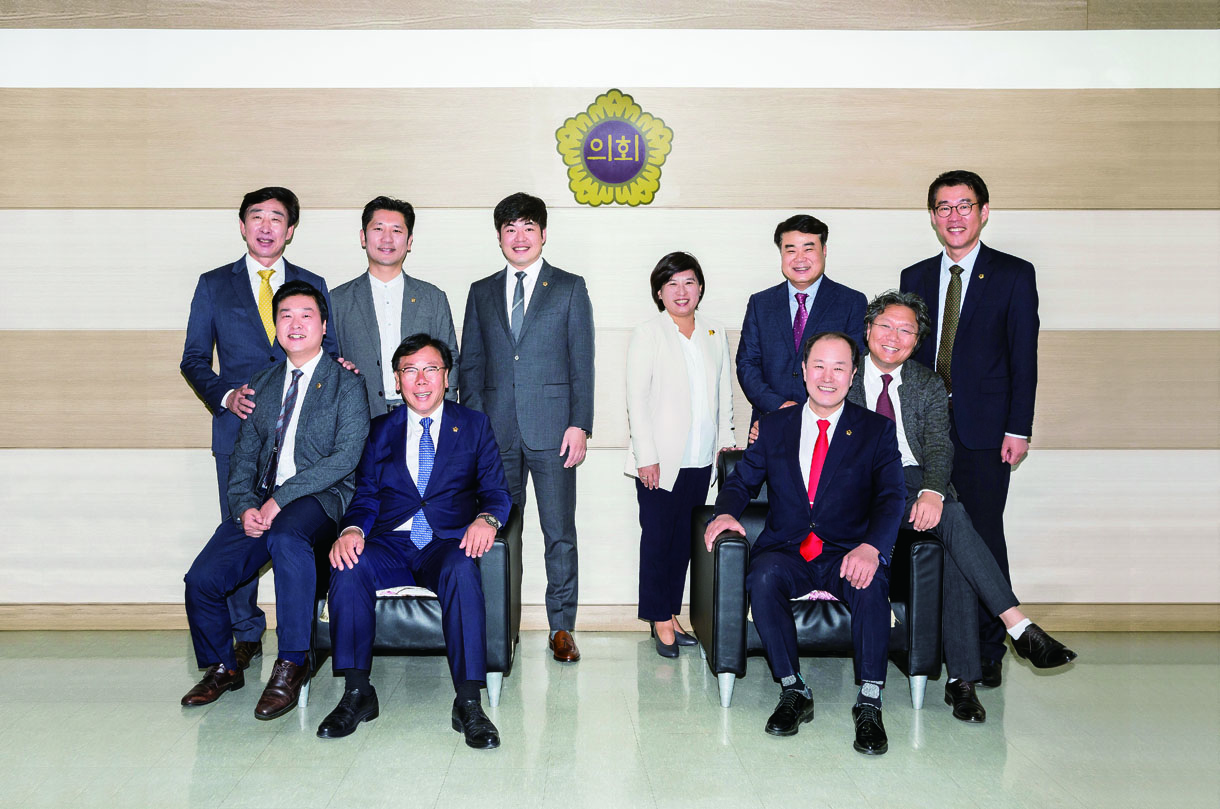 의회운영위원회 의원들 사진