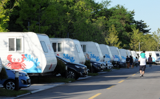 카라반 내부에서 조광휘의원 사진