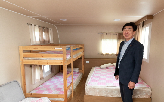 카라반과 조광휘의원 사진