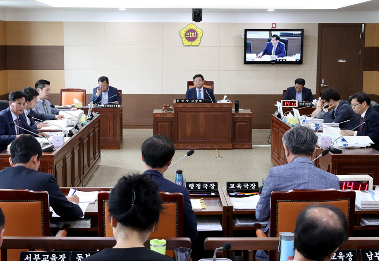 무상교복 소위원회 회의 현장 사진