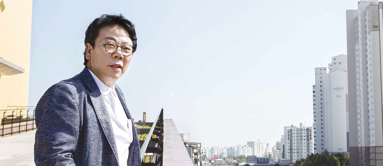 백운역 생태복원 숲에 나와있는 노태손 의원