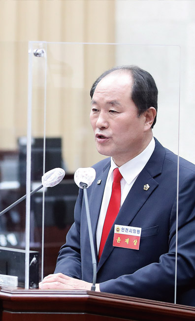 도시가스 보급률을 강조하는 윤재상 의원