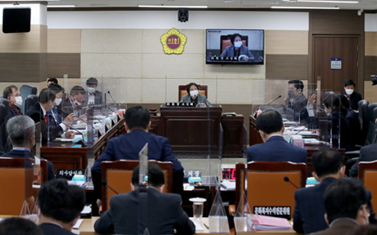 의회운영위원회 사진