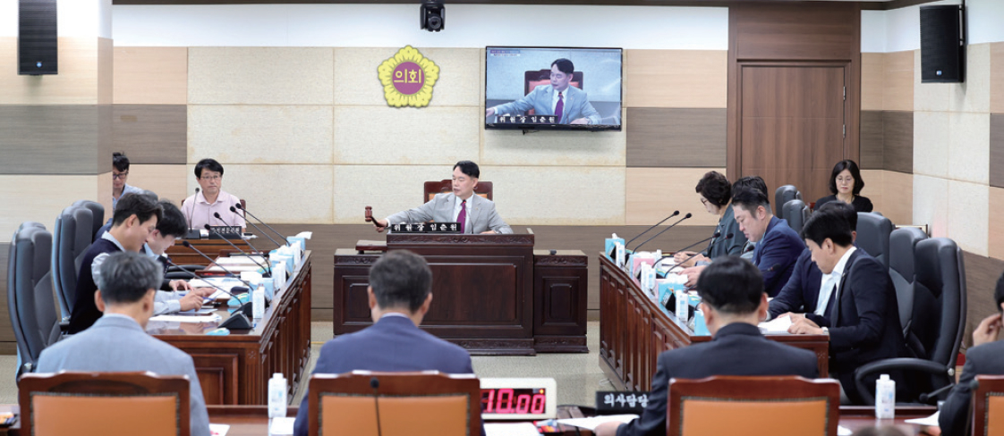 의회운영위원회 사진