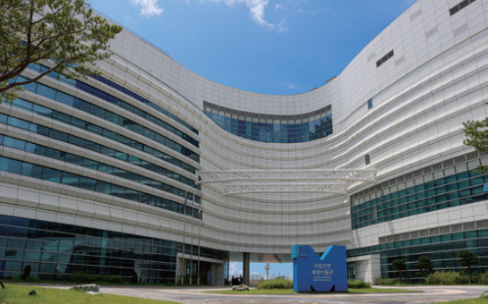 인천항 정문 전경 사진