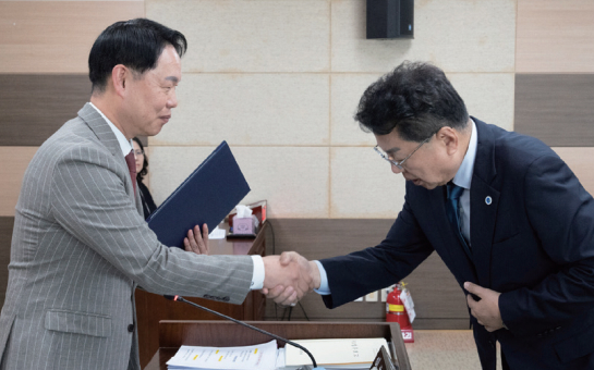 의회운영위원회 사진