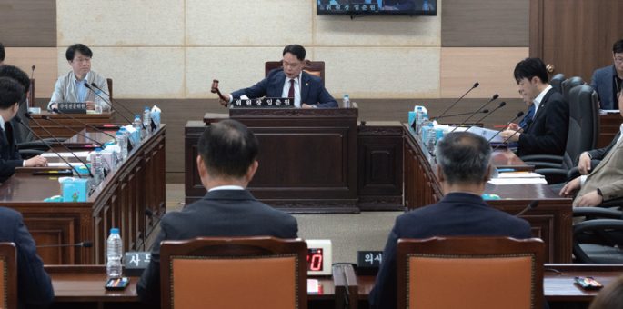 의회운영위원회 사진