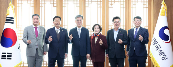 의장단 및 상임위원장단 인천지방국세청 방문 대표 이미지